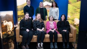 Bildet viser Asbjørn Kulseng, Sissel Olsen og Annie Abrahamsen fra Landbruksdirektoratet . I første rekke fra venstre: Anne Randa (SFTF), Marit Østby Nilsen (NRL's rådgivningstjeneste i arealsaker), Torill Mørk (Reinhelsetjenesten) og Charlotte Berg Landbruksdirektoratet