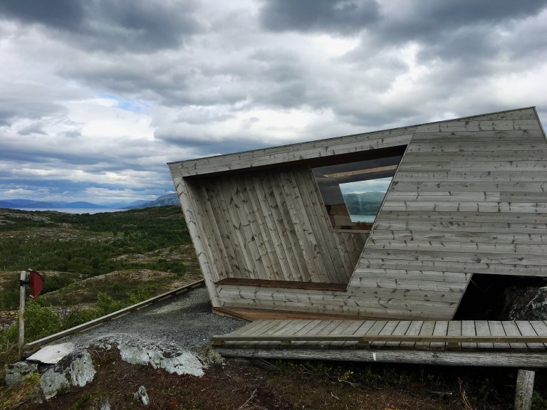 På Leka er det bygd gapahuk. Foto Anders Mona