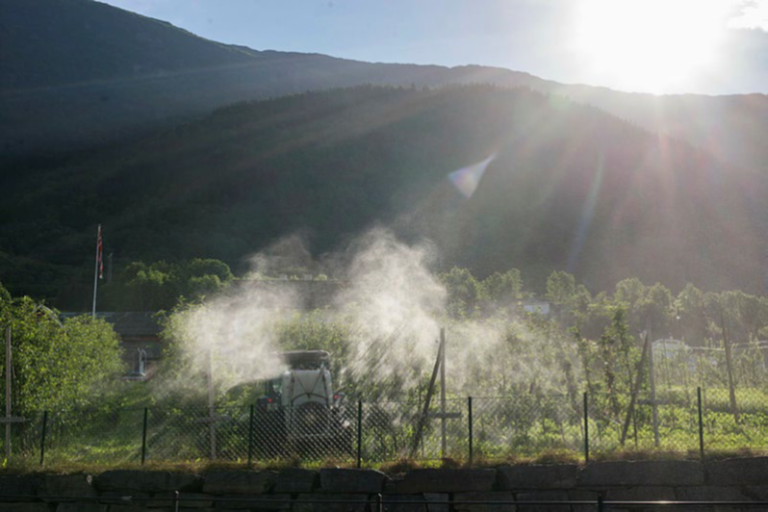 Sprøyting av kobber i frukt- og bærproduksjon Foto Anette Tjomsland Spilling Nibio.png