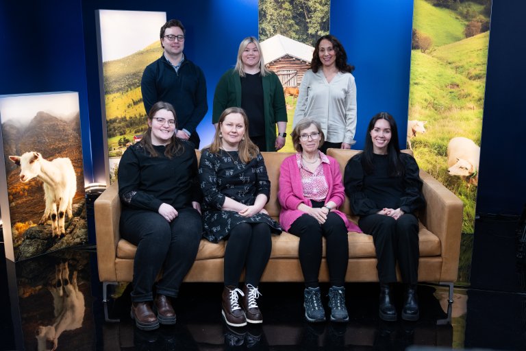 Bildet viser Asbjørn Kulseng, Sissel Olsen og Annie Abrahamsen fra Landbruksdirektoratet . I første rekke fra venstre: Anne Randa (SFTF), Marit Østby Nilsen (NRL's rådgivningstjeneste i arealsaker), Torill Mørk (Reinhelsetjenesten) og Charlotte Berg Landbruksdirektoratet