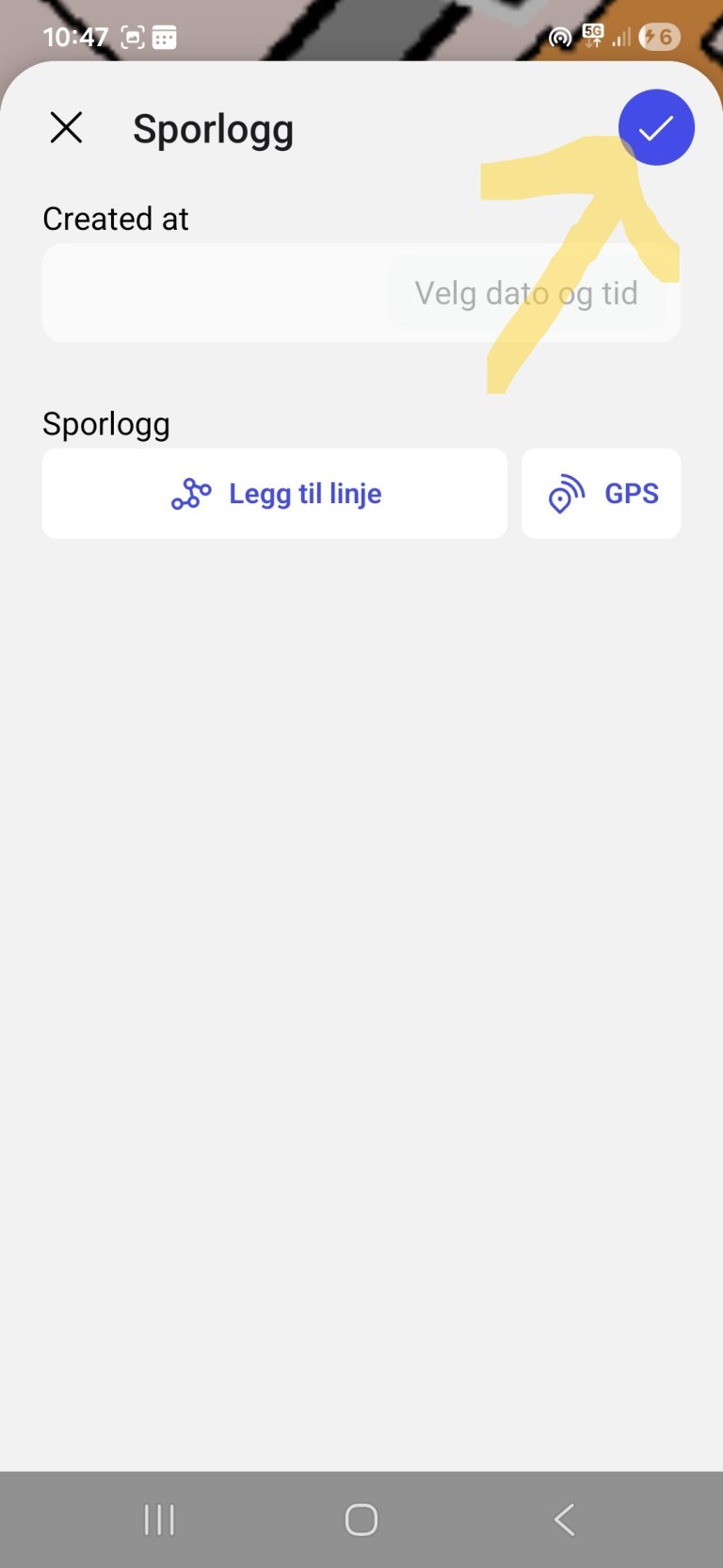 Bilde av meny i app med markering av "Lagre" øverst til høyre